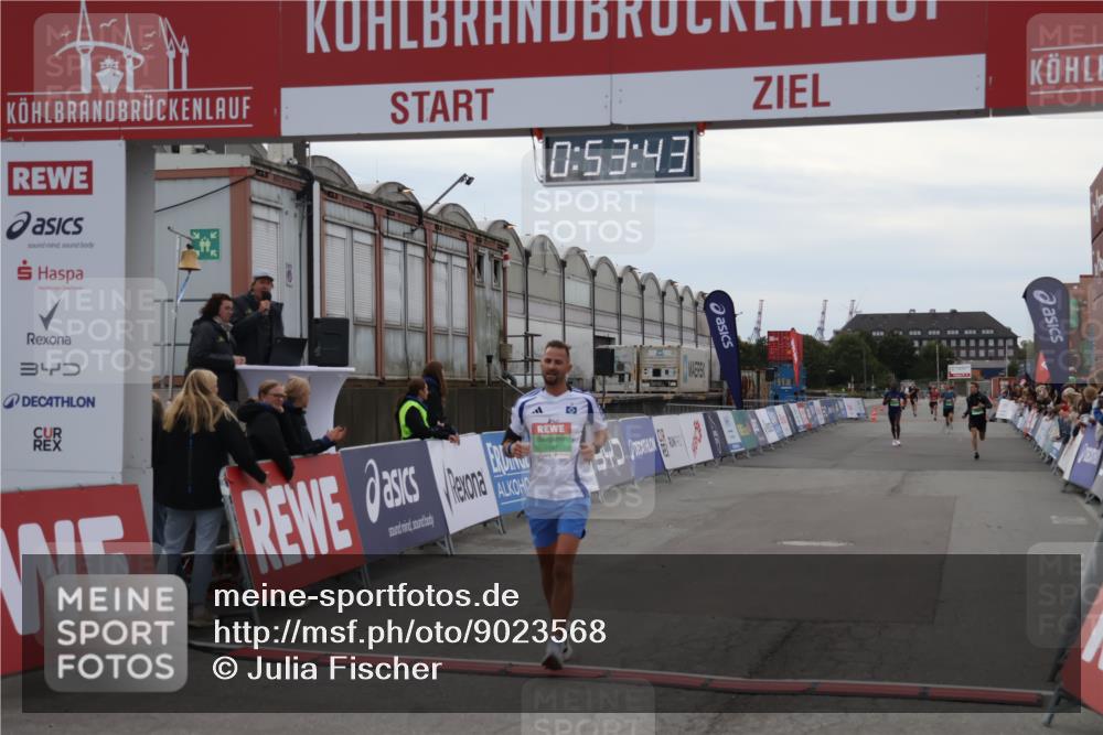 03.10.2025 - Köhlbrandbrückenlauf Julia Fischer http://msf.ph/oto/9023568 03.10.2025 15:53:43 Ziel 7047, 9322 meine-sportfotos.de