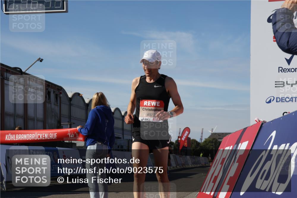 03.10.2025 - Köhlbrandbrückenlauf Luisa Fischer http://msf.ph/oto/9023575 03.10.2025 12:46:43 Ziel 4027, 4033, 6740 meine-sportfotos.de