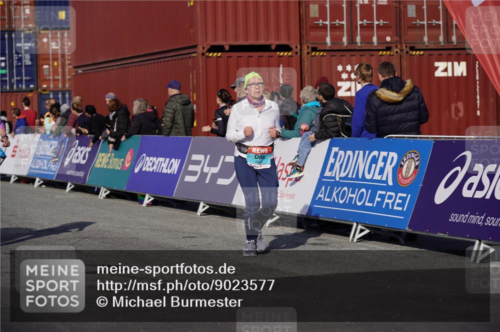 03.10.2025 - Köhlbrandbrückenlauf Michael Burmester http://msf.ph/oto/9023577 03.10.2025 10:25:57 Ziel 1847, 1924, 2001, 2111, 2406, 2532, 3151 meine-sportfotos.de