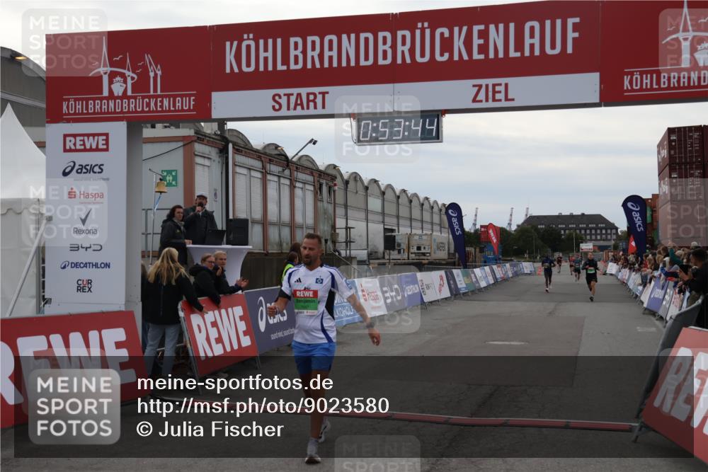 03.10.2025 - Köhlbrandbrückenlauf Julia Fischer http://msf.ph/oto/9023580 03.10.2025 15:53:44 Ziel 7047, 9322 meine-sportfotos.de