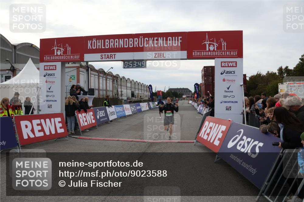 03.10.2025 - Köhlbrandbrückenlauf Julia Fischer http://msf.ph/oto/9023588 03.10.2025 15:53:49 Ziel 7047, 7181, 9322, 9718 meine-sportfotos.de
