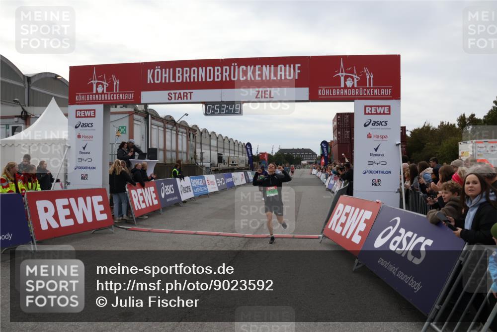 03.10.2025 - Köhlbrandbrückenlauf Julia Fischer http://msf.ph/oto/9023592 03.10.2025 15:53:50 Ziel 7047, 7181, 9322, 9718 meine-sportfotos.de