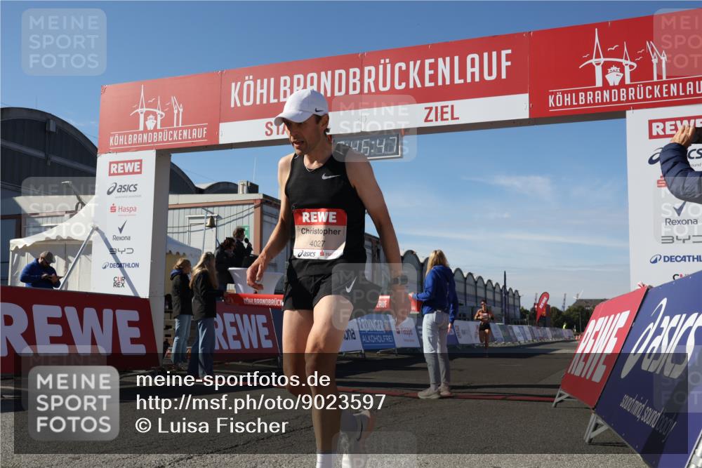 03.10.2025 - Köhlbrandbrückenlauf Luisa Fischer http://msf.ph/oto/9023597 03.10.2025 12:46:45 Ziel 4027, 4033, 6740 meine-sportfotos.de