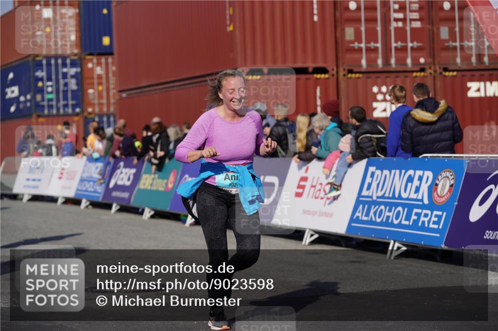 03.10.2025 - Köhlbrandbrückenlauf Michael Burmester http://msf.ph/oto/9023598 03.10.2025 10:25:59 Ziel 1847, 1924, 2001, 2111, 3151, 3555, 3586 meine-sportfotos.de