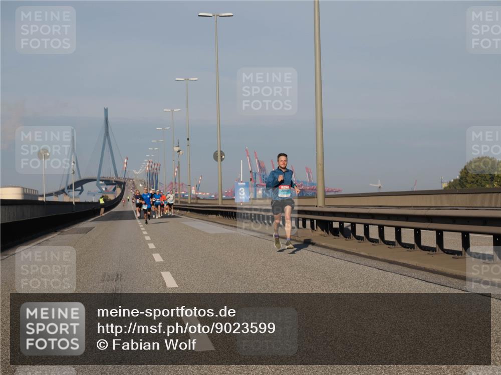 03.10.2025 - Köhlbrandbrückenlauf Fabian Wolf http://msf.ph/oto/9023599 03.10.2025 09:39:47 Position 3 3 meine-sportfotos.de