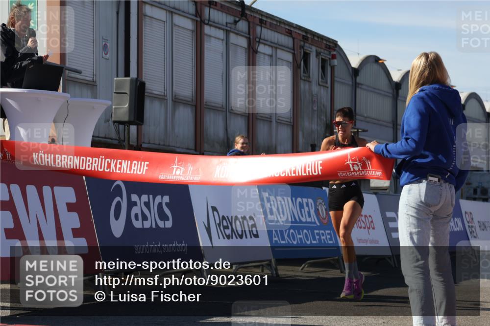 03.10.2025 - Köhlbrandbrückenlauf Luisa Fischer http://msf.ph/oto/9023601 03.10.2025 12:46:47 Ziel 4027, 4033, 6483, 6740 meine-sportfotos.de