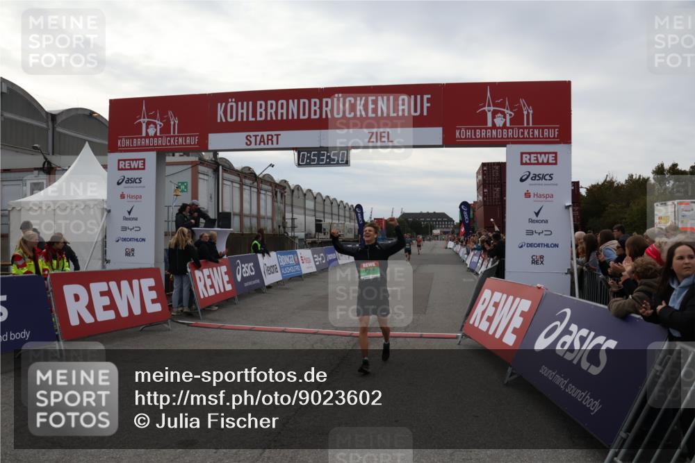 03.10.2025 - Köhlbrandbrückenlauf Julia Fischer http://msf.ph/oto/9023602 03.10.2025 15:53:50 Ziel 7047, 7181, 9322, 9718 meine-sportfotos.de