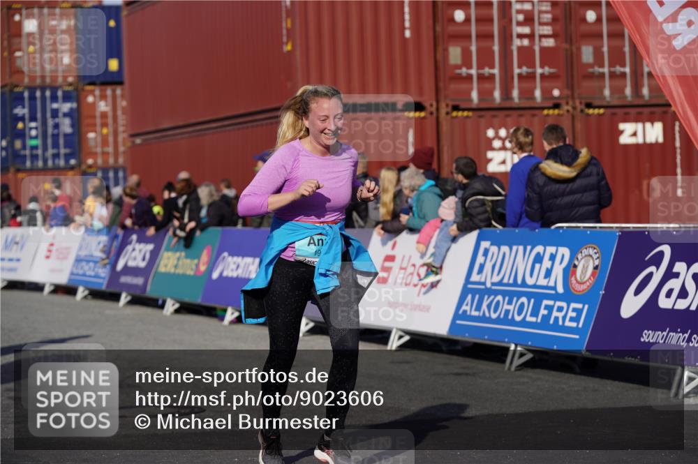 03.10.2025 - Köhlbrandbrückenlauf Michael Burmester http://msf.ph/oto/9023606 03.10.2025 10:25:59 Ziel 1847, 1924, 2001, 2111, 3151, 3555, 3586 meine-sportfotos.de