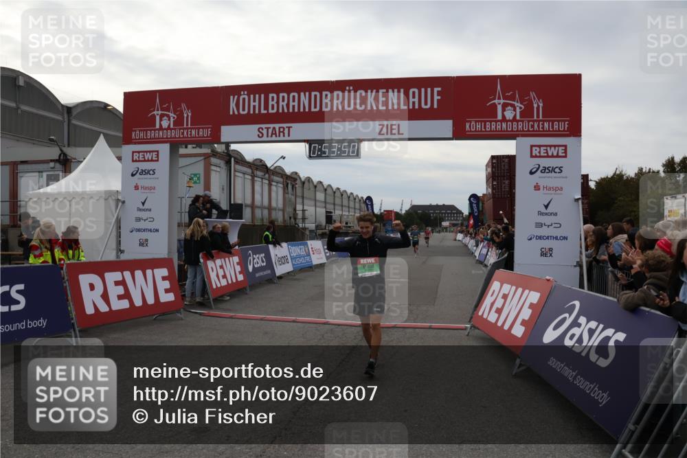 03.10.2025 - Köhlbrandbrückenlauf Julia Fischer http://msf.ph/oto/9023607 03.10.2025 15:53:51 Ziel 7047, 7074, 7181, 9322, 9718 meine-sportfotos.de