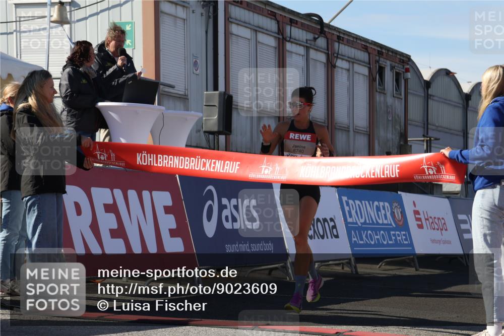 03.10.2025 - Köhlbrandbrückenlauf Luisa Fischer http://msf.ph/oto/9023609 03.10.2025 12:46:48 Ziel 4027, 6483, 6516, 6740 meine-sportfotos.de