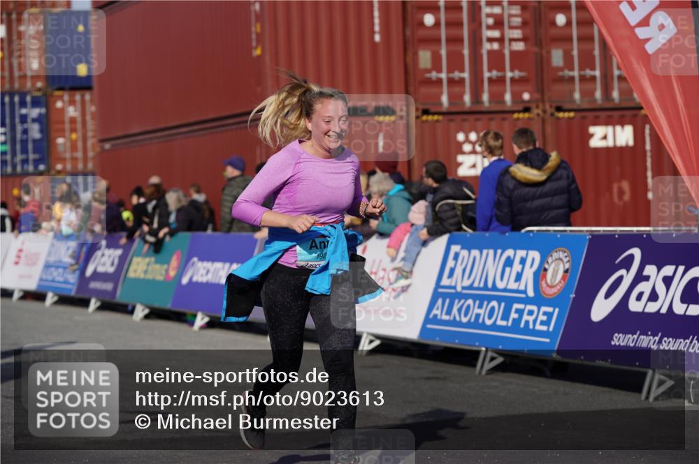 03.10.2025 - Köhlbrandbrückenlauf Michael Burmester http://msf.ph/oto/9023613 03.10.2025 10:25:59 Ziel 1847, 1924, 2001, 2111, 3151, 3555, 3586 meine-sportfotos.de