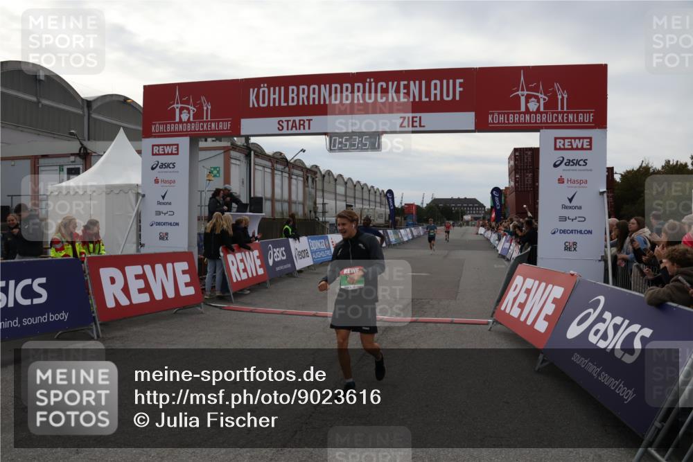 03.10.2025 - Köhlbrandbrückenlauf Julia Fischer http://msf.ph/oto/9023616 03.10.2025 15:53:51 Ziel 7047, 7074, 7181, 9322, 9718 meine-sportfotos.de