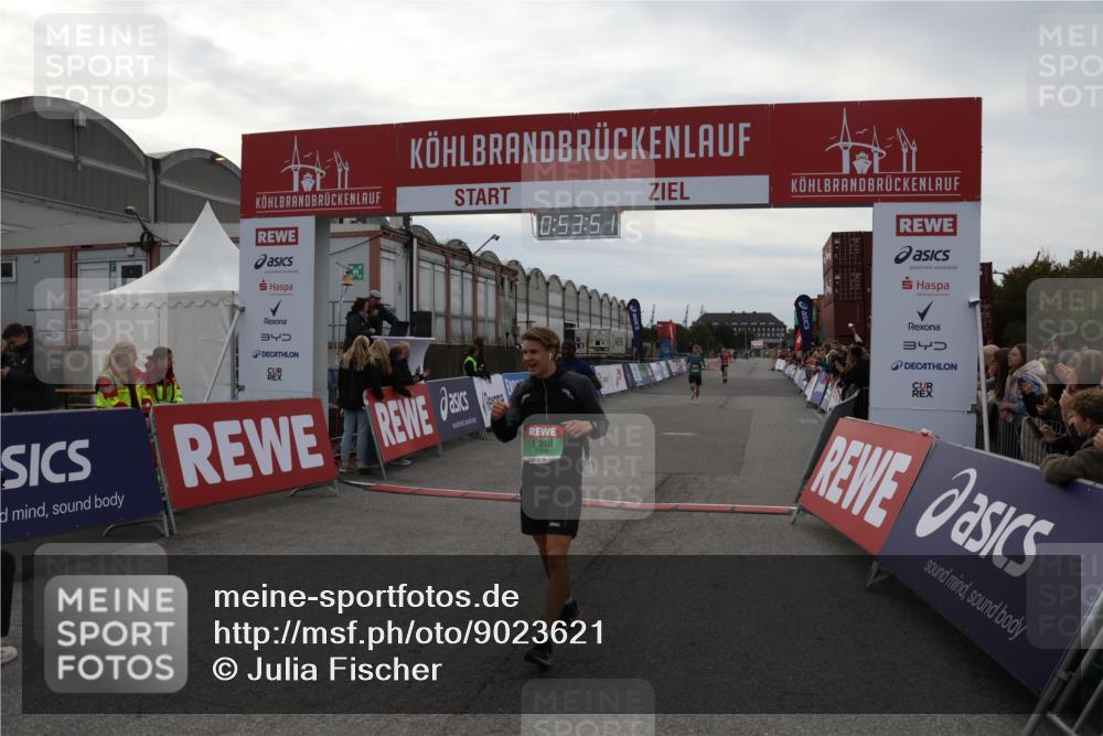 03.10.2025 - Köhlbrandbrückenlauf Julia Fischer http://msf.ph/oto/9023621 03.10.2025 15:53:52 Ziel 7047, 7074, 7181, 9322, 9718 meine-sportfotos.de