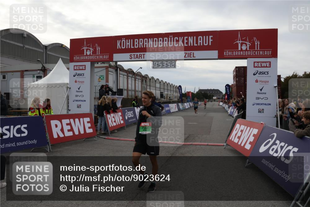 03.10.2025 - Köhlbrandbrückenlauf Julia Fischer http://msf.ph/oto/9023624 03.10.2025 15:53:52 Ziel 7047, 7074, 7181, 9322, 9718 meine-sportfotos.de