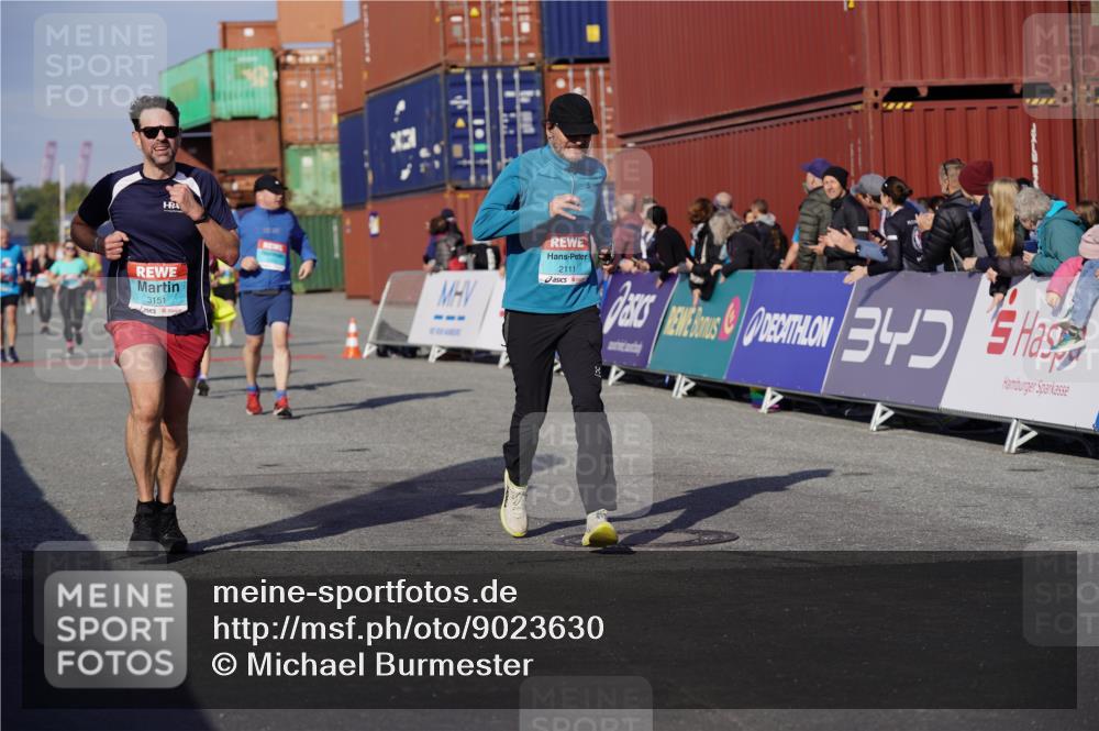 03.10.2025 - Köhlbrandbrückenlauf Michael Burmester http://msf.ph/oto/9023630 03.10.2025 10:26:01 Ziel 1847, 1924, 2001, 2111, 3151, 3555, 3586 meine-sportfotos.de