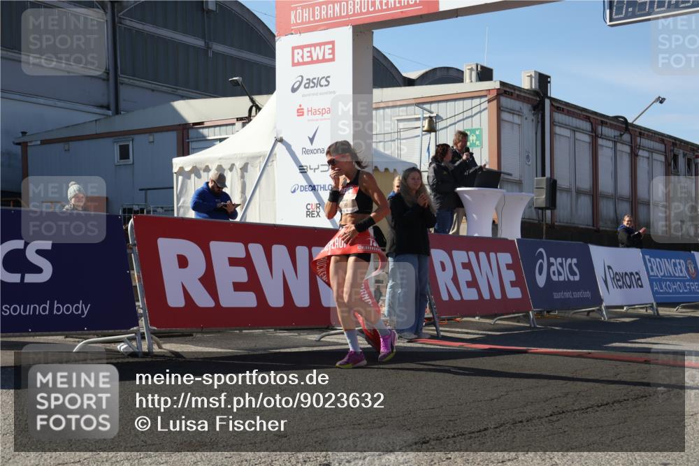 03.10.2025 - Köhlbrandbrückenlauf Luisa Fischer http://msf.ph/oto/9023632 03.10.2025 12:46:49 Ziel 4027, 6483, 6516, 6740 meine-sportfotos.de