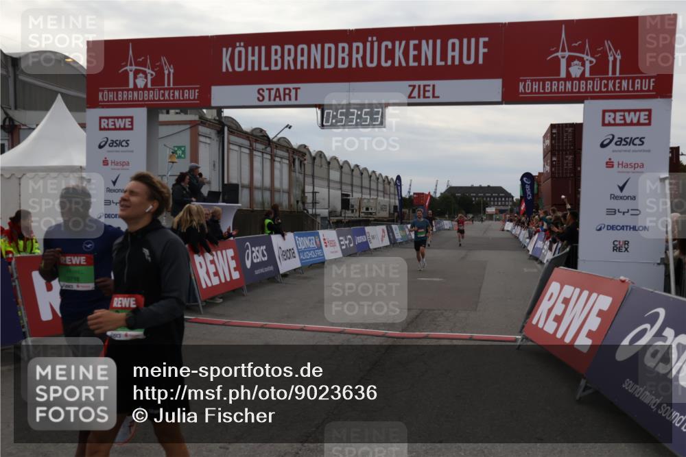 03.10.2025 - Köhlbrandbrückenlauf Julia Fischer http://msf.ph/oto/9023636 03.10.2025 15:53:53 Ziel 7047, 7074, 7181, 9268, 9322, 9718 meine-sportfotos.de