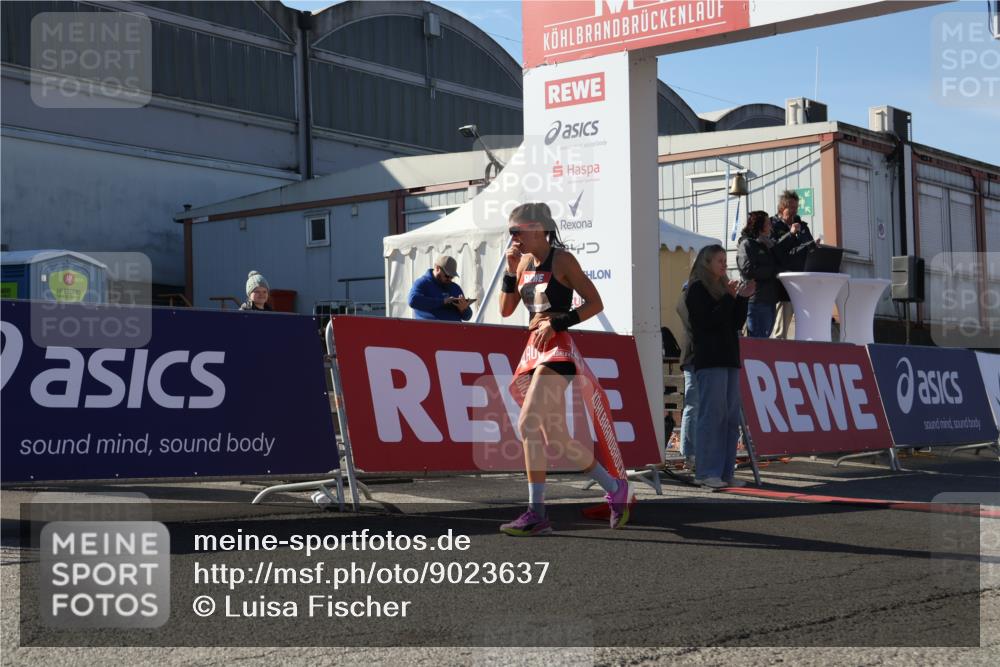 03.10.2025 - Köhlbrandbrückenlauf Luisa Fischer http://msf.ph/oto/9023637 03.10.2025 12:46:49 Ziel 4027, 6483, 6516, 6740 meine-sportfotos.de