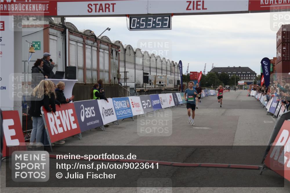 03.10.2025 - Köhlbrandbrückenlauf Julia Fischer http://msf.ph/oto/9023641 03.10.2025 15:53:54 Ziel 7074, 7181, 9268, 9322, 9718 meine-sportfotos.de
