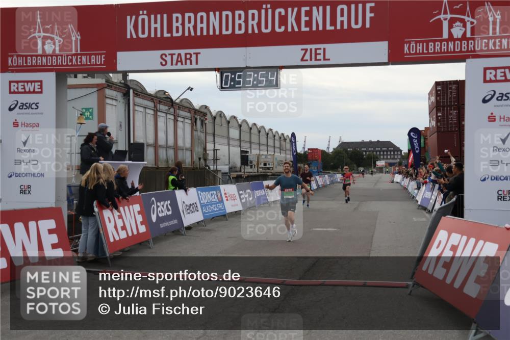 03.10.2025 - Köhlbrandbrückenlauf Julia Fischer http://msf.ph/oto/9023646 03.10.2025 15:53:55 Ziel 7074, 7181, 9268, 9322, 9718 meine-sportfotos.de