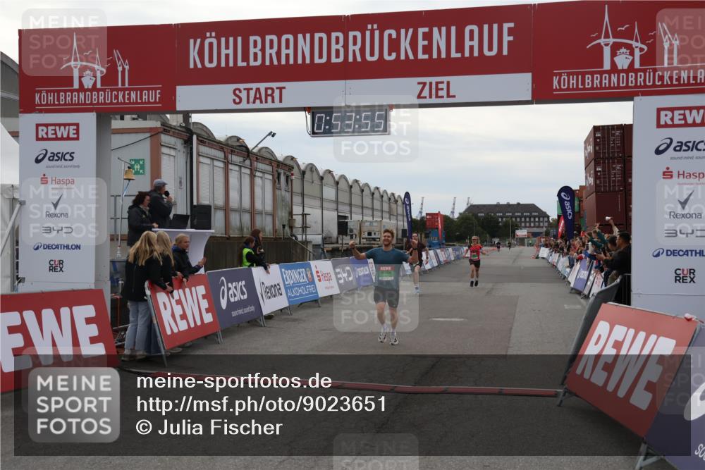 03.10.2025 - Köhlbrandbrückenlauf Julia Fischer http://msf.ph/oto/9023651 03.10.2025 15:53:55 Ziel 7074, 7181, 9268, 9322, 9718 meine-sportfotos.de