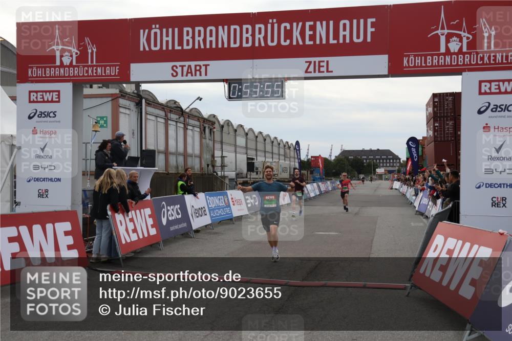 03.10.2025 - Köhlbrandbrückenlauf Julia Fischer http://msf.ph/oto/9023655 03.10.2025 15:53:55 Ziel 7074, 7181, 9268, 9322, 9718 meine-sportfotos.de