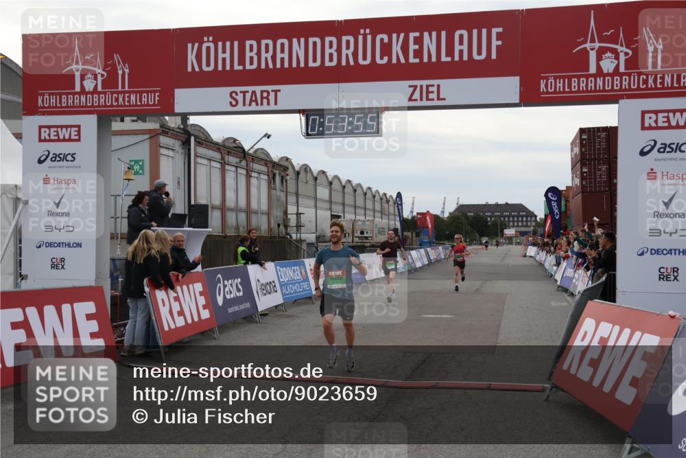 03.10.2025 - Köhlbrandbrückenlauf Julia Fischer http://msf.ph/oto/9023659 03.10.2025 15:53:56 Ziel 7074, 7181, 9268, 9322, 9718 meine-sportfotos.de