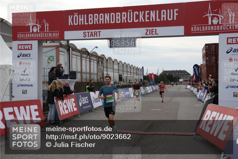 03.10.2025 - Köhlbrandbrückenlauf Julia Fischer http://msf.ph/oto/9023662 03.10.2025 15:53:56 Ziel 7074, 7181, 9268, 9322, 9718 meine-sportfotos.de