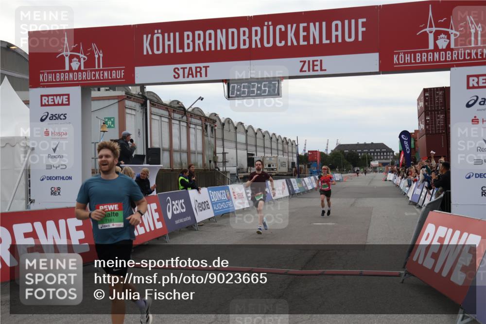 03.10.2025 - Köhlbrandbrückenlauf Julia Fischer http://msf.ph/oto/9023665 03.10.2025 15:53:57 Ziel 7074, 7181, 9268, 9322, 9718 meine-sportfotos.de
