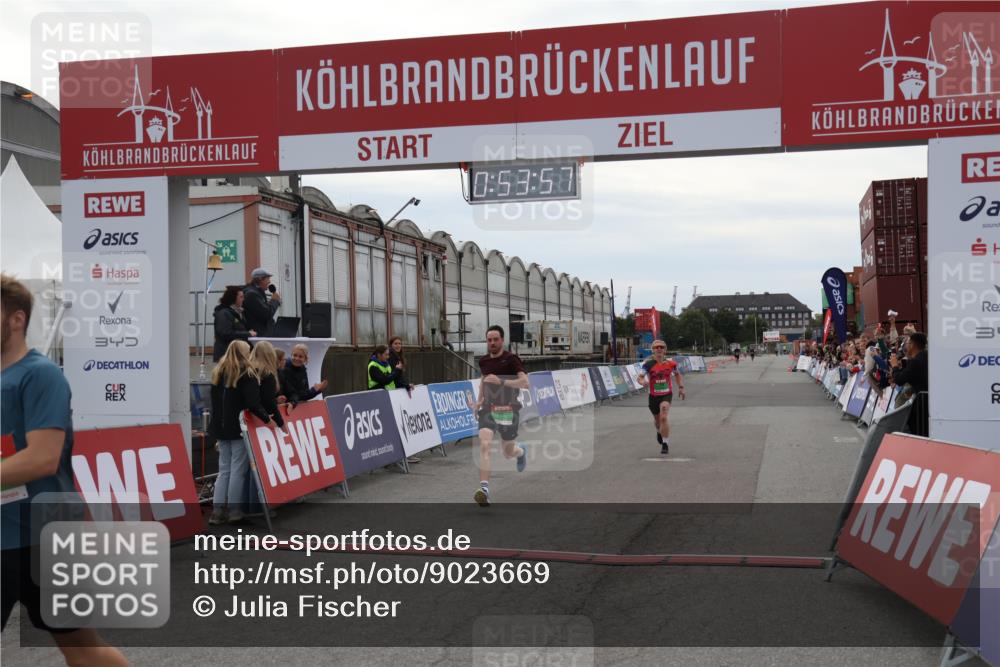 03.10.2025 - Köhlbrandbrückenlauf Julia Fischer http://msf.ph/oto/9023669 03.10.2025 15:53:57 Ziel 7074, 7181, 9268, 9322, 9718 meine-sportfotos.de