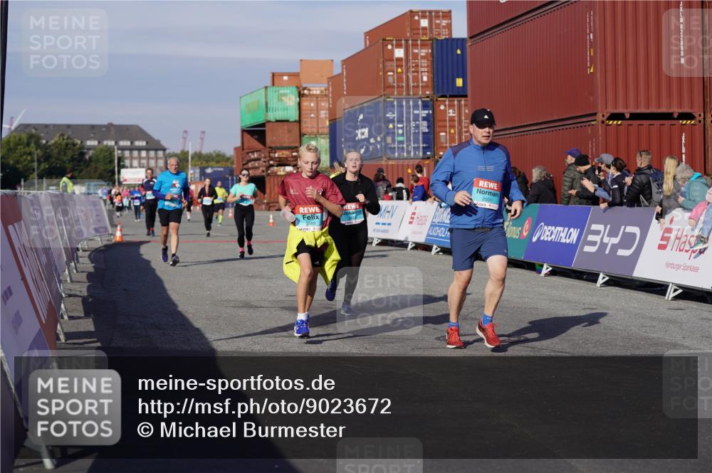 03.10.2025 - Köhlbrandbrückenlauf Michael Burmester http://msf.ph/oto/9023672 03.10.2025 10:26:05 Ziel 1904, 2001, 2111, 2676, 2681, 3151, 3447, 3555, 3586 meine-sportfotos.de