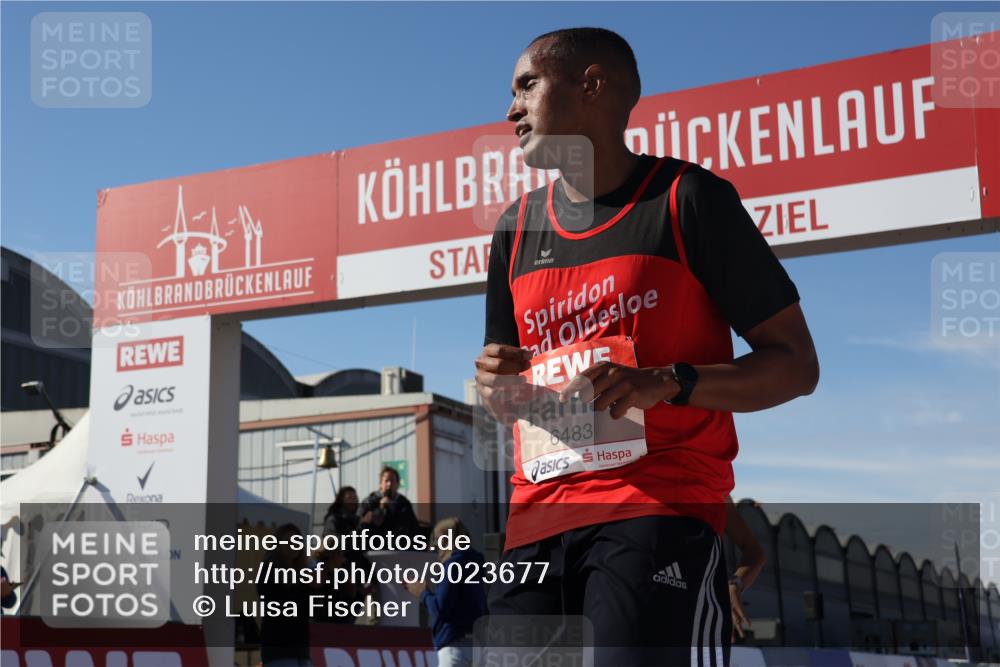 03.10.2025 - Köhlbrandbrückenlauf Luisa Fischer http://msf.ph/oto/9023677 03.10.2025 12:46:54 Ziel 6483, 6516, 6740 meine-sportfotos.de