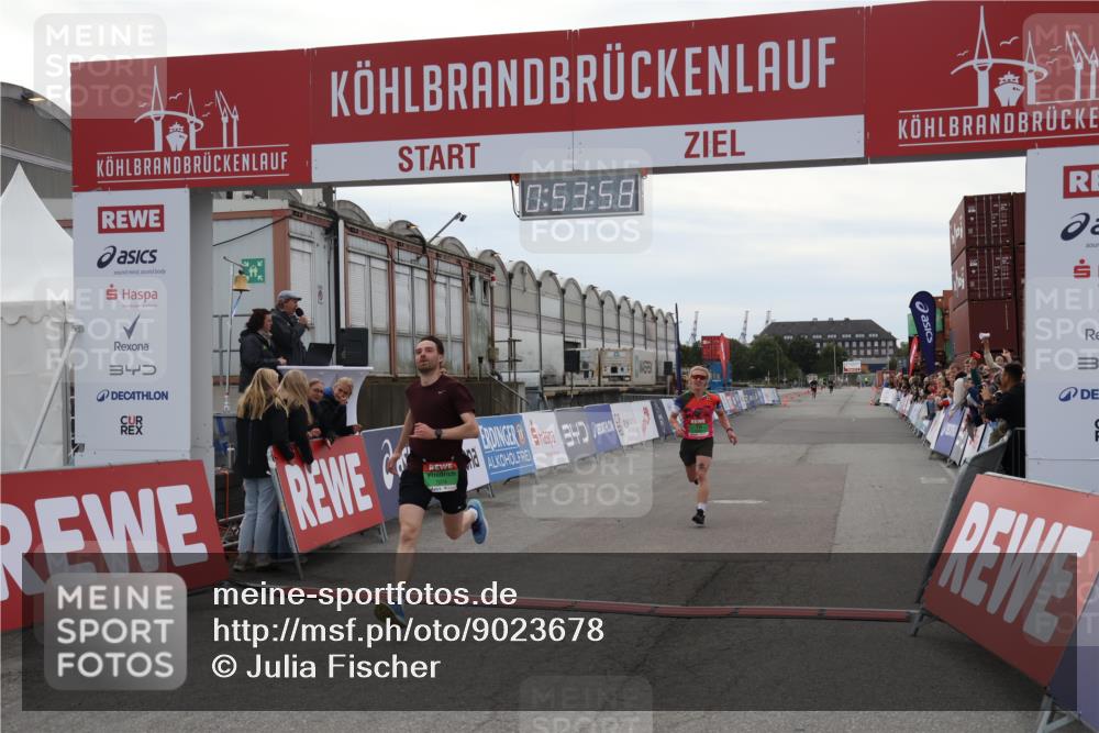 03.10.2025 - Köhlbrandbrückenlauf Julia Fischer http://msf.ph/oto/9023678 03.10.2025 15:53:58 Ziel 7074, 7181, 9268, 9322, 9718 meine-sportfotos.de