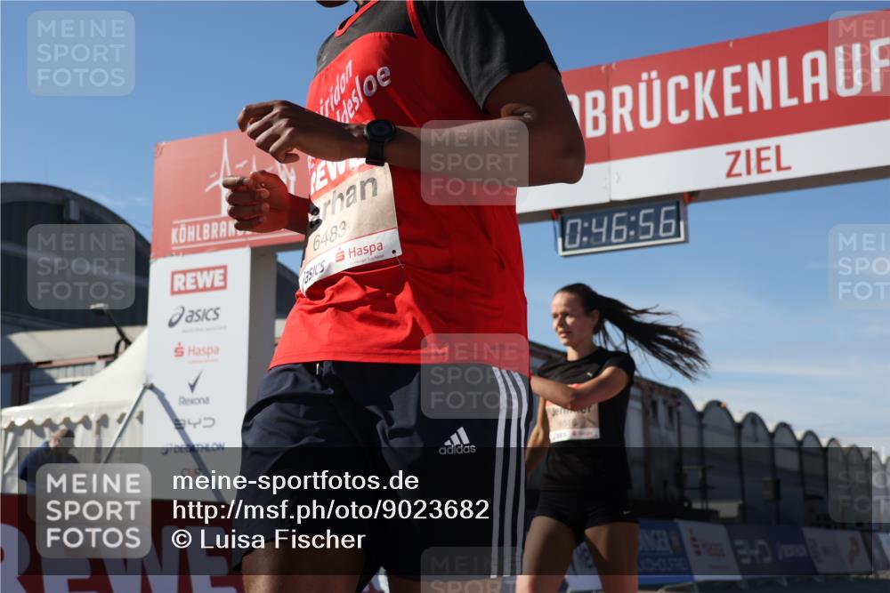 03.10.2025 - Köhlbrandbrückenlauf Luisa Fischer http://msf.ph/oto/9023682 03.10.2025 12:46:54 Ziel 6483, 6516, 6740 meine-sportfotos.de