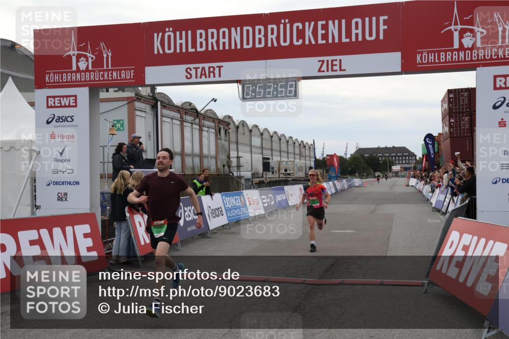 03.10.2025 - Köhlbrandbrückenlauf Julia Fischer http://msf.ph/oto/9023683 03.10.2025 15:53:58 Ziel 7074, 7181, 9268, 9322, 9718 meine-sportfotos.de