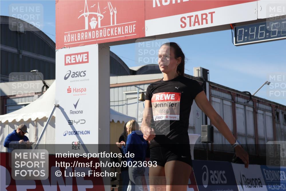 03.10.2025 - Köhlbrandbrückenlauf Luisa Fischer http://msf.ph/oto/9023693 03.10.2025 12:46:55 Ziel 6483, 6516, 6740 meine-sportfotos.de