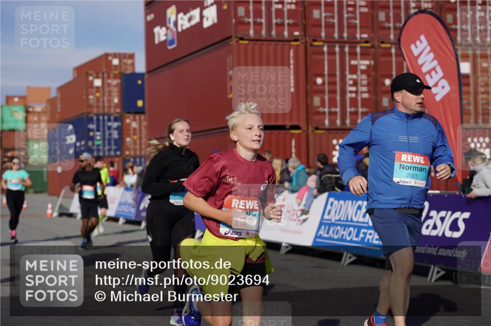 03.10.2025 - Köhlbrandbrückenlauf Michael Burmester http://msf.ph/oto/9023694 03.10.2025 10:26:07 Ziel 1904, 2001, 2676, 2681, 3447, 3555, 3586 meine-sportfotos.de