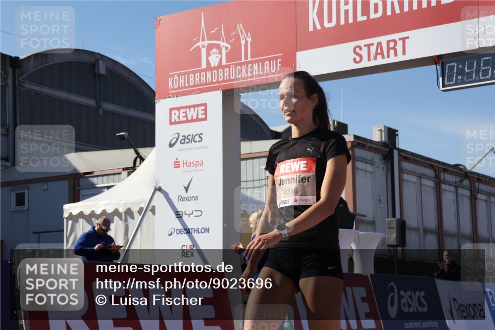 03.10.2025 - Köhlbrandbrückenlauf Luisa Fischer http://msf.ph/oto/9023696 03.10.2025 12:46:56 Ziel 6483, 6516, 6740 meine-sportfotos.de