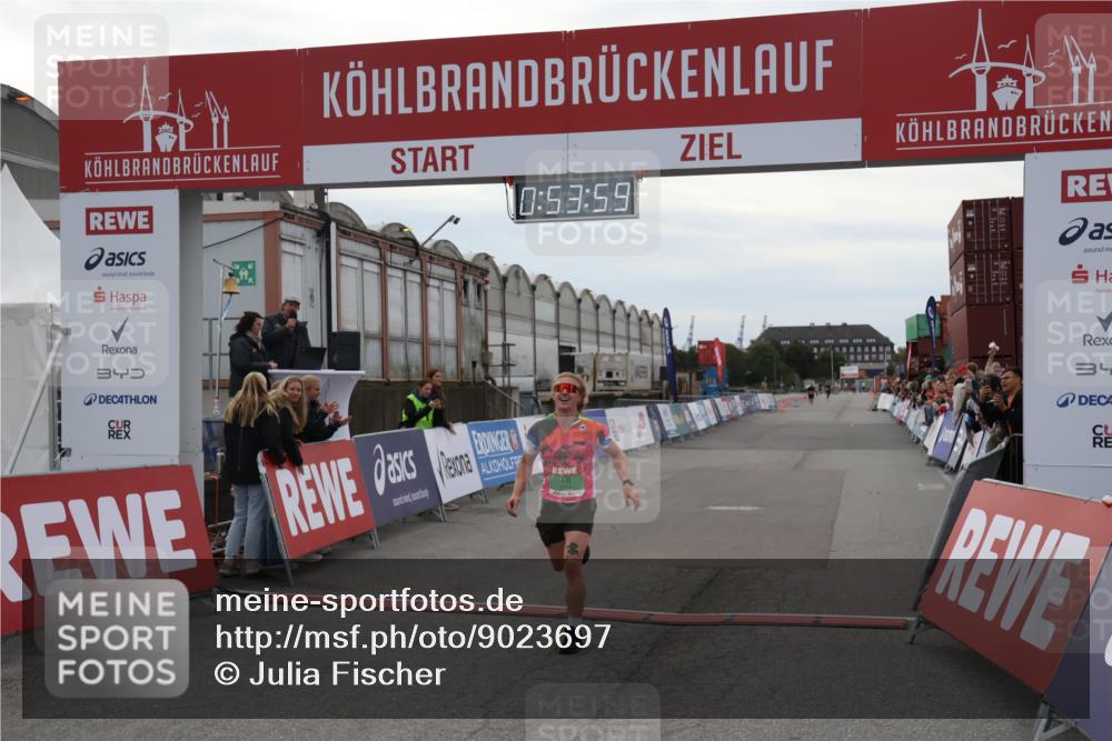 03.10.2025 - Köhlbrandbrückenlauf Julia Fischer http://msf.ph/oto/9023697 03.10.2025 15:53:59 Ziel 7074, 7181, 9268, 9322, 9718 meine-sportfotos.de