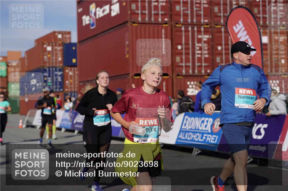 03.10.2025 - Köhlbrandbrückenlauf Michael Burmester http://msf.ph/oto/9023698 03.10.2025 10:26:07 Ziel 1904, 2001, 2676, 2681, 3447, 3555, 3586 meine-sportfotos.de