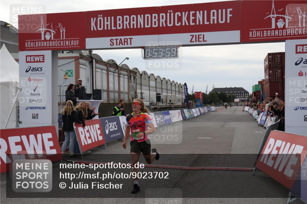 03.10.2025 - Köhlbrandbrückenlauf Julia Fischer http://msf.ph/oto/9023702 03.10.2025 15:53:59 Ziel 7074, 7181, 9268, 9322, 9718 meine-sportfotos.de