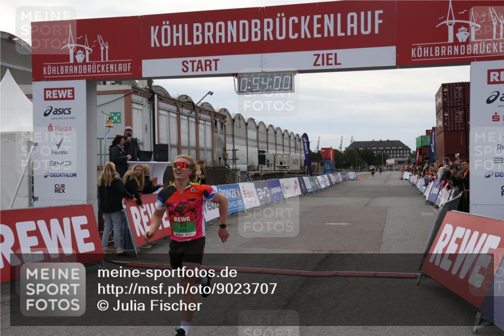 03.10.2025 - Köhlbrandbrückenlauf Julia Fischer http://msf.ph/oto/9023707 03.10.2025 15:54:00 Ziel 7074, 7181, 9268, 9718 meine-sportfotos.de