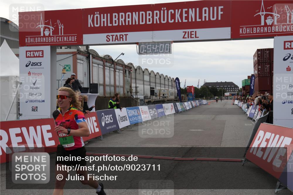 03.10.2025 - Köhlbrandbrückenlauf Julia Fischer http://msf.ph/oto/9023711 03.10.2025 15:54:00 Ziel 7074, 7181, 9268, 9718 meine-sportfotos.de