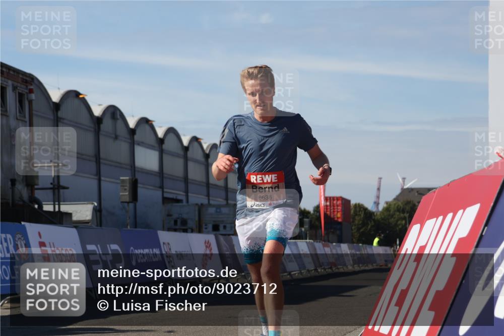 03.10.2025 - Köhlbrandbrückenlauf Luisa Fischer http://msf.ph/oto/9023712 03.10.2025 12:47:29 Ziel 6638 meine-sportfotos.de