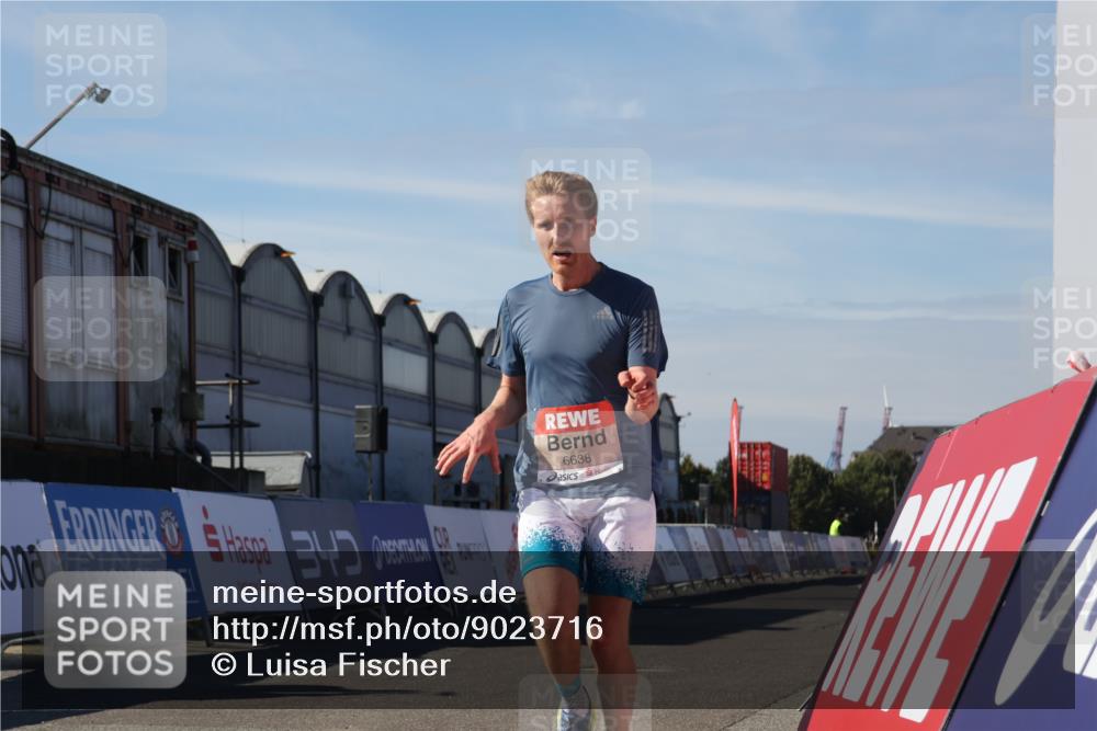 03.10.2025 - Köhlbrandbrückenlauf Luisa Fischer http://msf.ph/oto/9023716 03.10.2025 12:47:30 Ziel 6638 meine-sportfotos.de