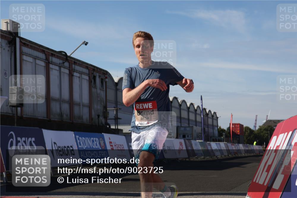 03.10.2025 - Köhlbrandbrückenlauf Luisa Fischer http://msf.ph/oto/9023725 03.10.2025 12:47:30 Ziel 6638 meine-sportfotos.de
