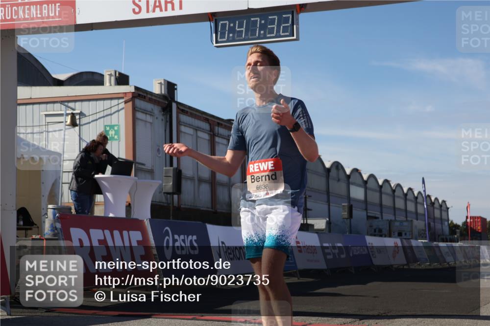 03.10.2025 - Köhlbrandbrückenlauf Luisa Fischer http://msf.ph/oto/9023735 03.10.2025 12:47:31 Ziel 6638 meine-sportfotos.de