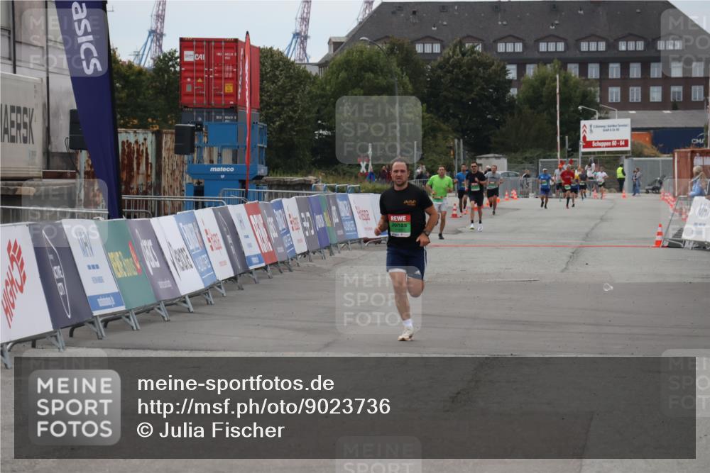 03.10.2025 - Köhlbrandbrückenlauf Julia Fischer http://msf.ph/oto/9023736 03.10.2025 15:54:19 Ziel 7123, 8920 meine-sportfotos.de