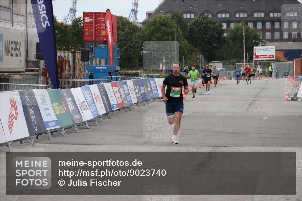 03.10.2025 - Köhlbrandbrückenlauf Julia Fischer http://msf.ph/oto/9023740 03.10.2025 15:54:20 Ziel 7123, 8920 meine-sportfotos.de