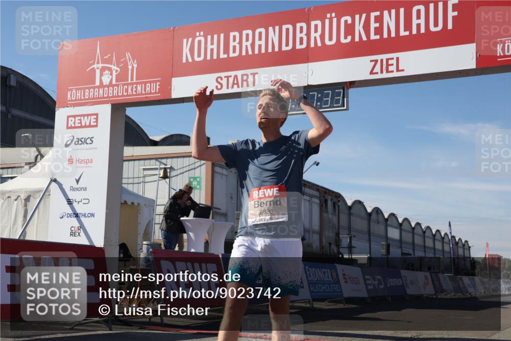 03.10.2025 - Köhlbrandbrückenlauf Luisa Fischer http://msf.ph/oto/9023742 03.10.2025 12:47:32 Ziel 6638 meine-sportfotos.de
